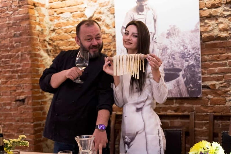Florence: Pasta Class with Unlimited Wine for Couples only - Key Points