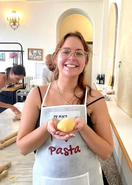Florence: Pasta Class with Wine, Limoncello and Dessert - The Atmosphere & Group Dynamics