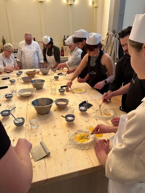 Florence: Pasta Cooking Class with Unlimited Wine - The Setting and Atmosphere