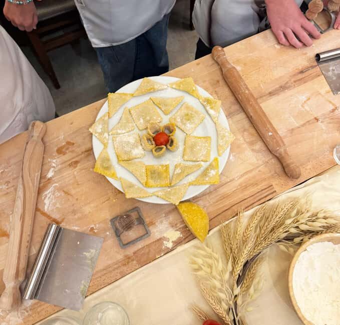 Florence: Ravioli & Pasta Making Class with lots of Wine - Key Points