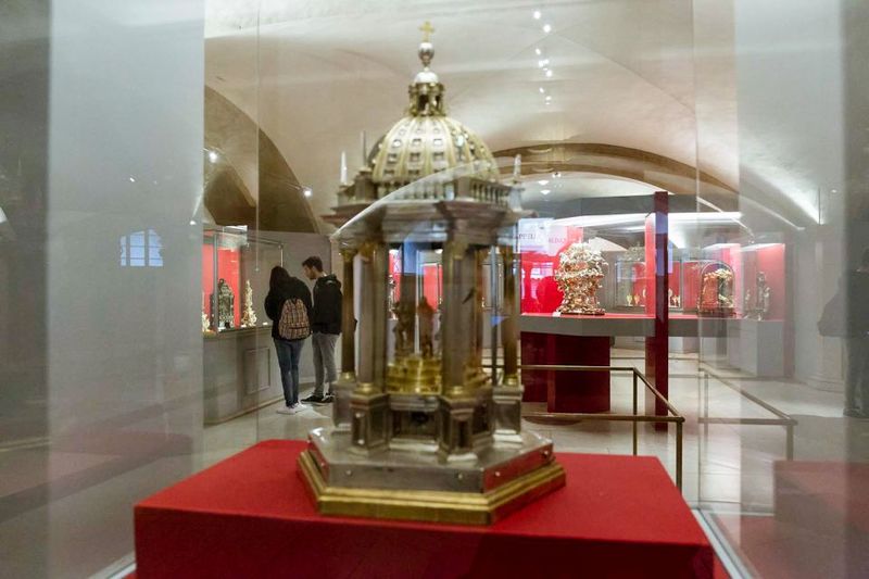 Florence: Reserved Entrance Ticket to the Medici Chapel - Inside San Lorenzo: your first wow moment