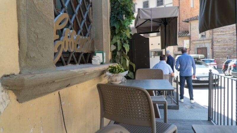 Florence: Truffle Hunting and Vinci with Lunch and Winery - Enjoying the truffle-inspired lunch