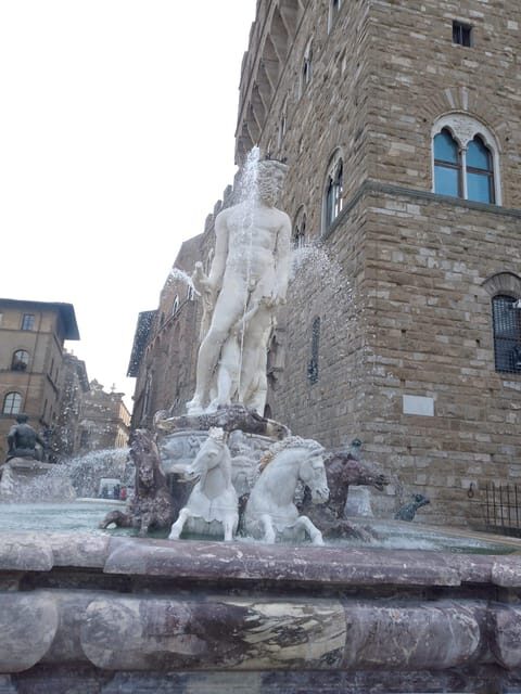 Florence Unveiled: The Rivalry of Leonardo and Michelangelo - Key Points