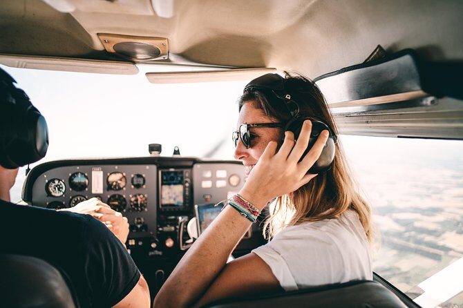 Fly around Paris with a local pilot - Highlights of This Experience