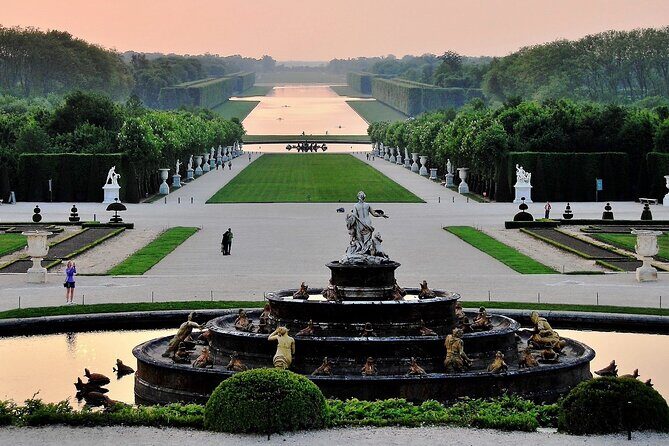 Fontainebleau, Versailles, Trianon Small group from Paris - Key Points