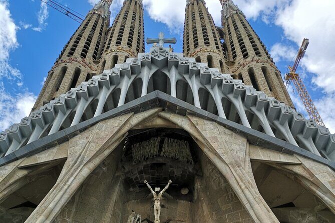 Food & Drink Tasting Private Tour & Sagrada Familia Skip the Line - Who Is This Tour Perfect For?
