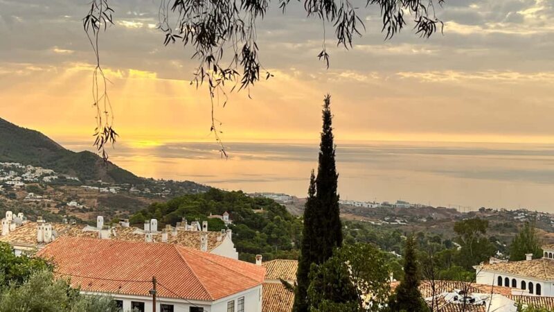 For Photographer Málaga: Photo Tour with Tesla X - FAQ