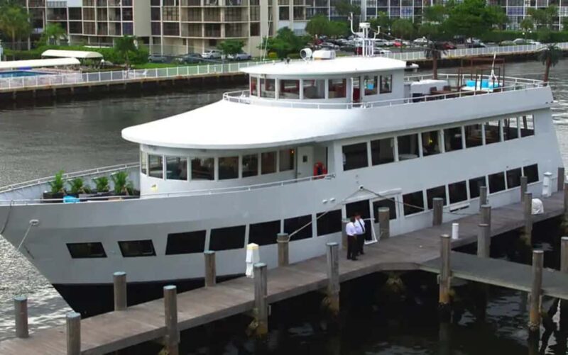 Fort Lauderdale: Musette Yacht New Year's Eve Party Cruise - The Experience in Detail