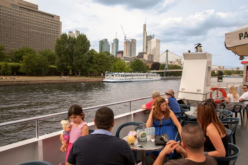 Frankfurt: 1-Hour Panorama Boat Cruise on the river Main - Skyline vs. old center: the two Frankfurt views you get for the price