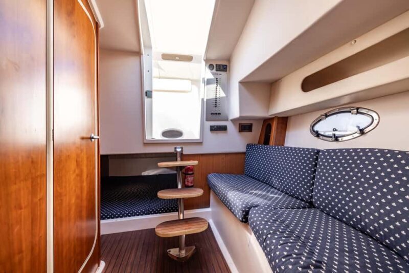 Frankfurt am Main: Private boat tour for up to 10 guests with skyline view - The Practicalities