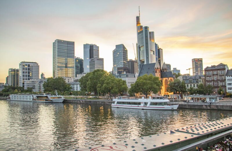 Frankfurt: Express Walk with a Local in 60 minutes - Key Points