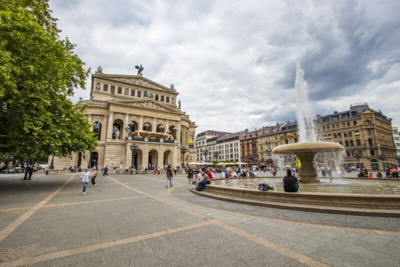 Frankfurt: Express Walk with a Local in 60 minutes - What the Tour Includes and Doesn’t