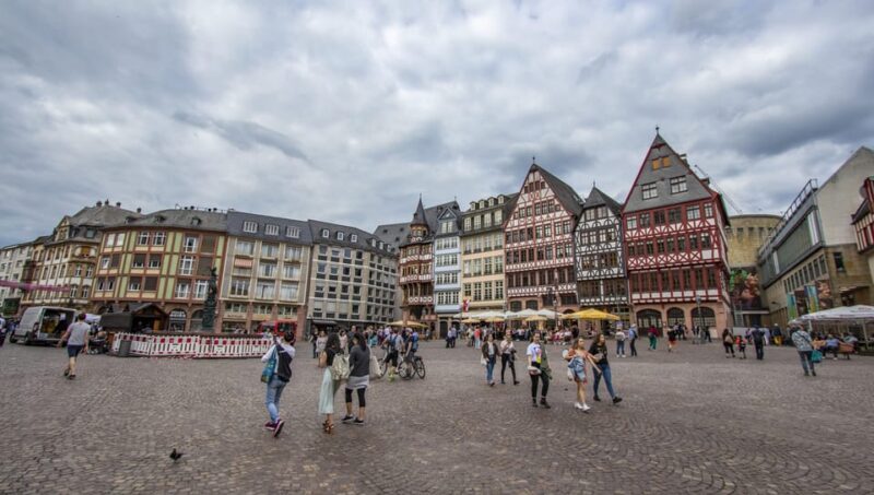 Frankfurt: Express Walk with a Local in 60 minutes - FAQs
