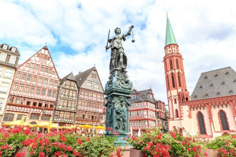 Frankfurt: Guided Bike Tour - Green Spaces and Modern Architecture