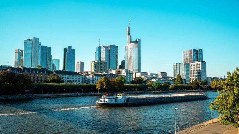 Frankfurt: Insta-Perfect Walk with a Local - The Details: Whats Included and What to Keep in Mind