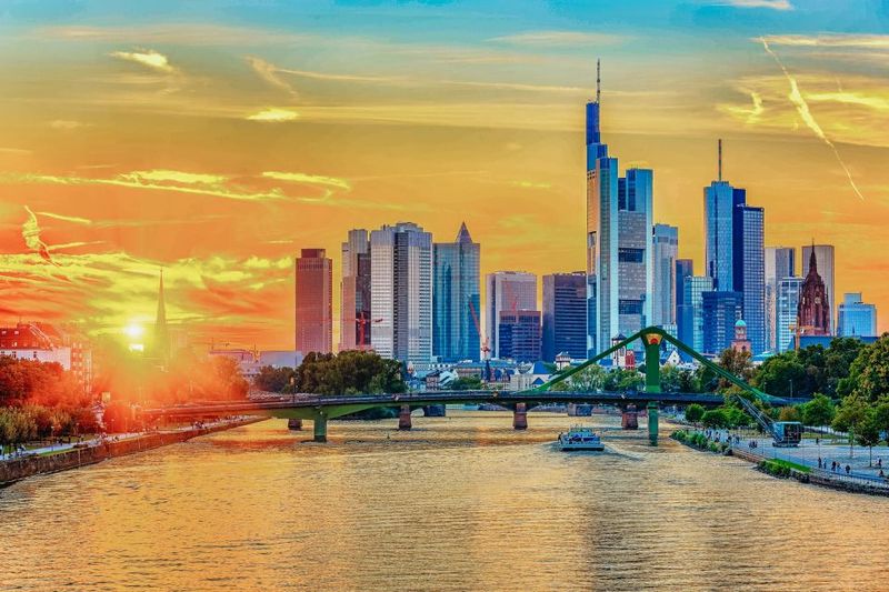 Frankfurt: River Main Sightseeing Cruise with Commentary - The audio tour in English and German: what to expect