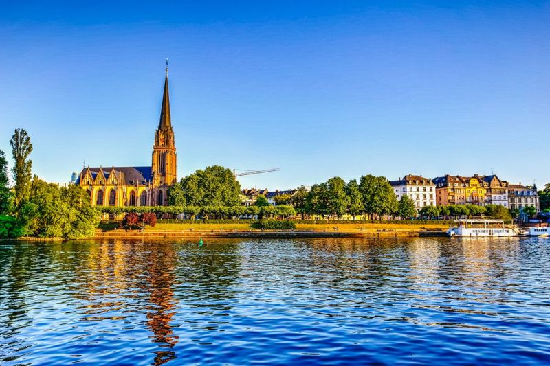 Frankfurt: River Main Sightseeing Cruise with Commentary - Choosing your seat: inside, outside, and sound control