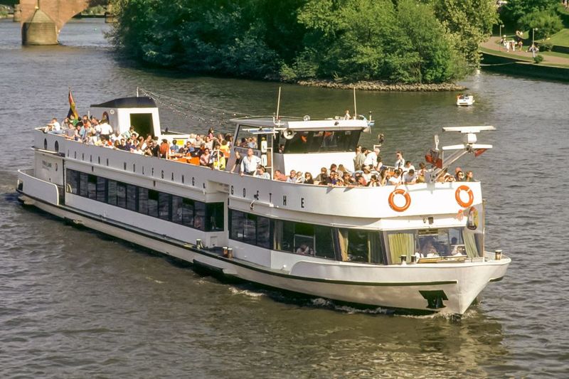 Frankfurt: River Main Sightseeing Cruise with Commentary - Onboard bar, wine, and food for purchase