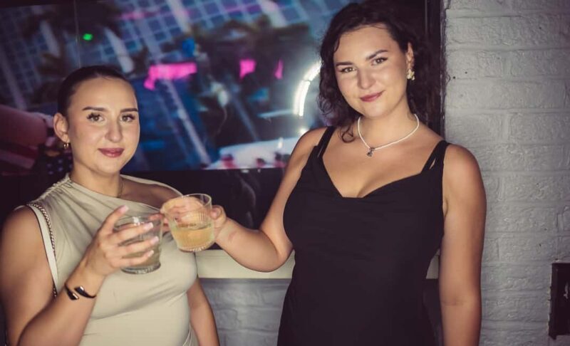 FREE fun explorers pub Crawl with OPTIONAL 1 hour open bar - Key Points