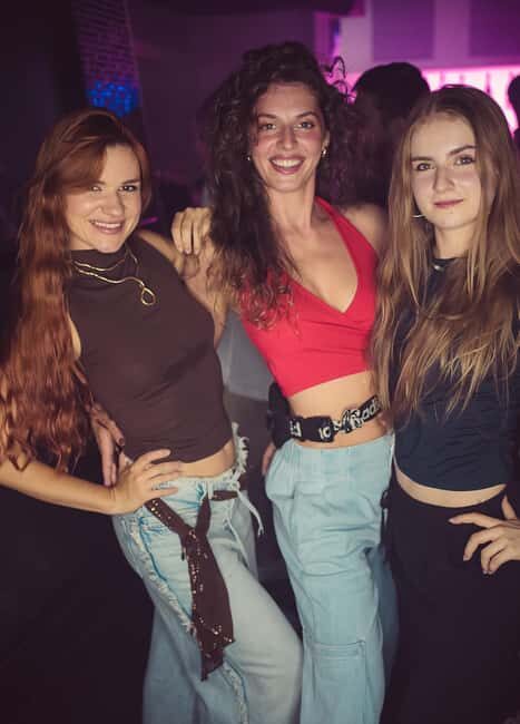 FREE fun explorers pub Crawl with OPTIONAL 1 hour open bar - What You Can Expect on This Pub Crawl