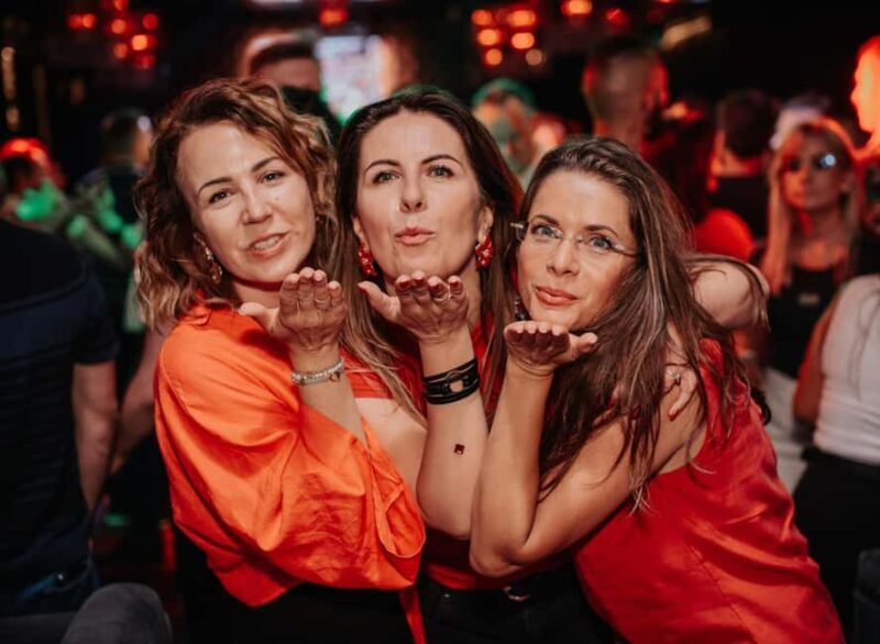 FREE fun explorers pub Crawl with OPTIONAL 1 hour open bar - The Price and Value Review