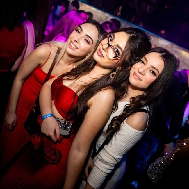 FREE fun explorers pub Crawl with OPTIONAL 1 hour open bar - What’s Not So Great