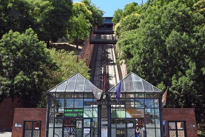 Walking tour in the Buda Castle incl. Fisherman's Bastion - The Hidden Cave Systems Below