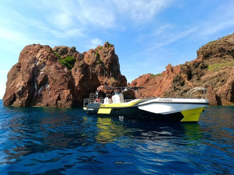 Fréjus : Esterel Calanques Cruise (Comfort Boat) + Swim Stop - Group Size and Atmosphere
