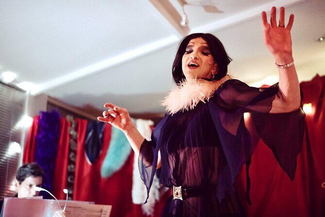 French Dinner & Cabaret Show in Artist's Home - Who Is This Experience Best For?