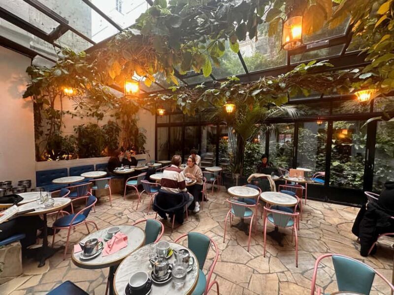 French lessons over a typical breakfast at the foot of Montmartre - Key Points