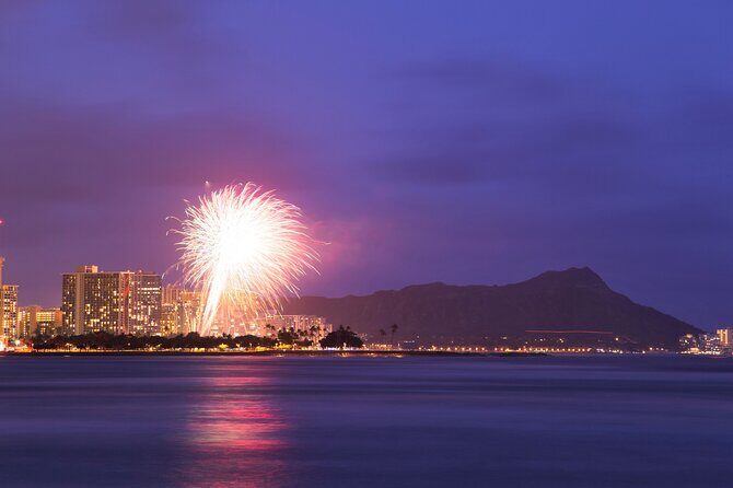 Friday Fireworks Cruise in Oahu, Hawaii - Key Points