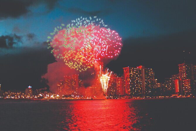 Friday Fireworks Dinner Sail from the Hilton Hawaiian Village - Key Points