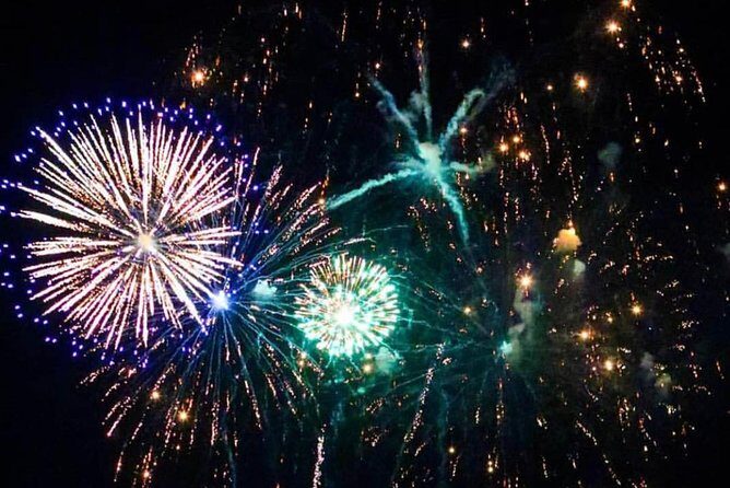 Friday Night Catamaran Fireworks Sail with Open Bar - Key Points