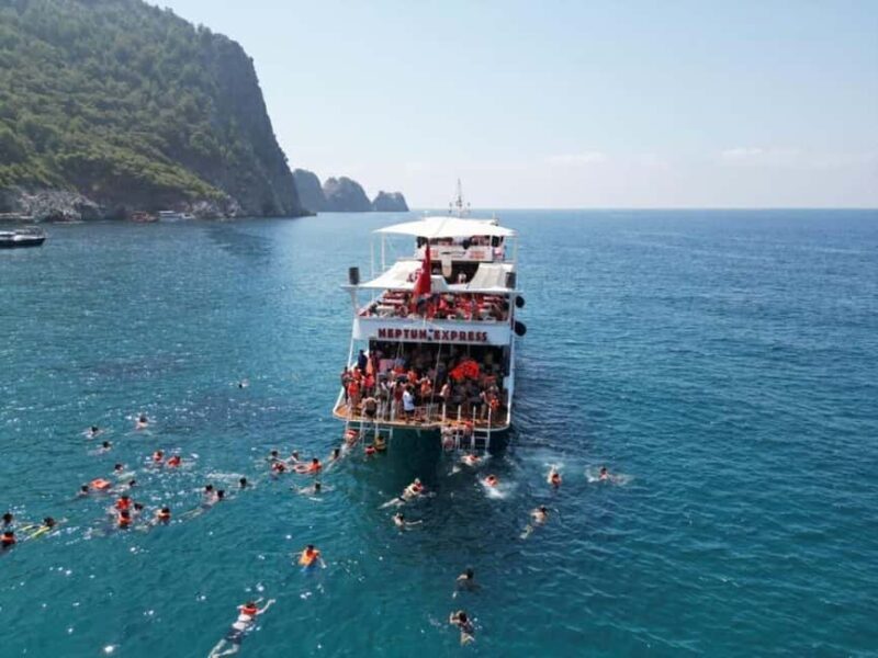 From Alanya: Boat Tour with Unlimited Soft Drinks and Lunch - Additional Entertainment and Atmosphere
