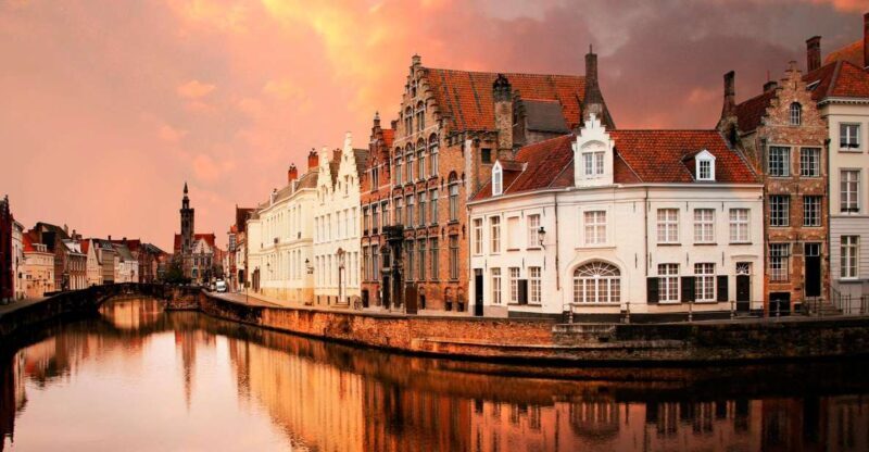 From Amsterdam: Day Trip to Bruges in Spanish - Key Points