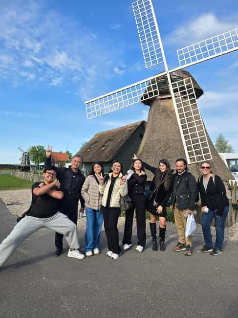 From Amsterdam: Farm, Volendam, Giethoorn + Boat Tour & VR - Exploring Volendam: A Picturesque Fishing Village