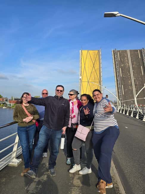 From Amsterdam: Farm, Volendam, Giethoorn + Boat Tour & VR - Crossing the Iconic Afsluitdijk