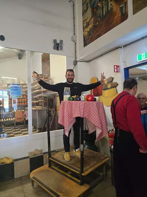 From Amsterdam: Farm, Volendam, Giethoorn + Boat Tour & VR - Who Is This Tour Best For?