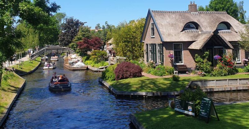 From Amsterdam: Giethoorn Day Trip with Small Electric Boat - The Journey to Giethoorn: What You Can Expect