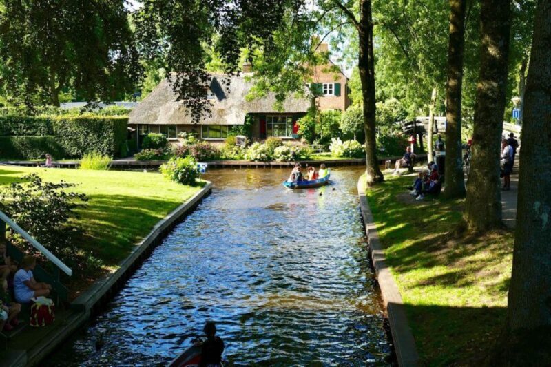 From Amsterdam: Private Tour to Giethoorn with Canal Cruise - Key Points