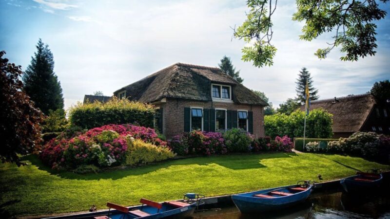 From Amsterdam: Private Tour to Giethoorn with Canal Cruise - Who Should Book This Tour?