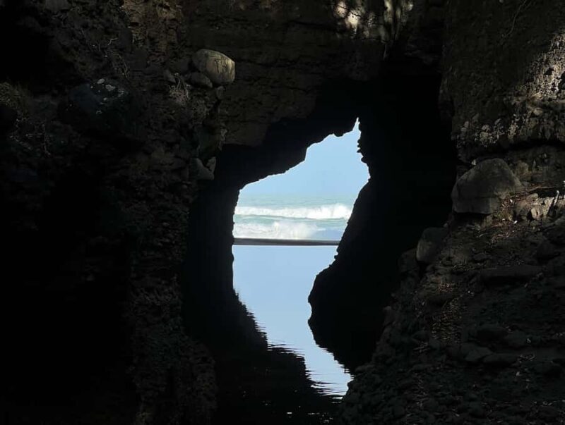 From Auckland: Guided Tour of Piha with Scenic Beach Walks - Arriving at Piha Beach