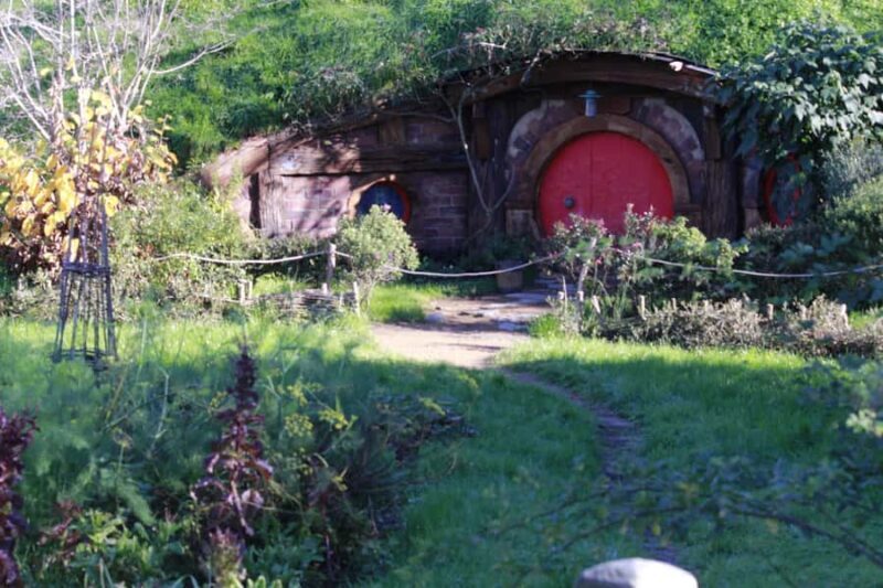 From Auckland: Hobbiton & Rotorua Tour with Lunch at Te Puia - FAQ