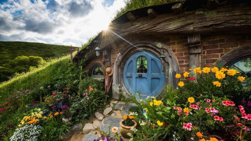 From: Auckland: Rotorua via Hobbiton Tour One Way Tour - Key Points