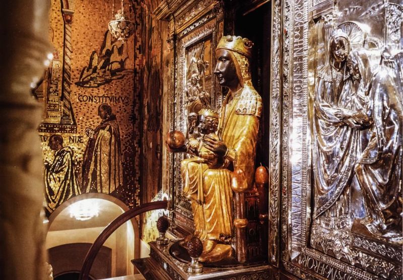 From Barcelona: Montserrat Day Trip with Optional Tickets - Inside Santa Maria: Moreneta and Basilica Access