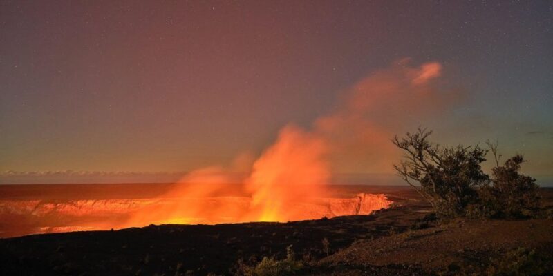 From Big island-Volcanoes & waterfall tour in a small group - In The Sum Up