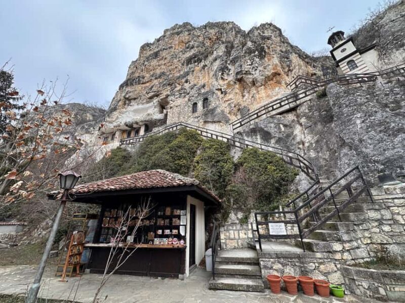 From Bucharest: Full-Day Trip to Bulgaria Highlights - Starting the Day: From Bucharest to Veliko Tarnovo