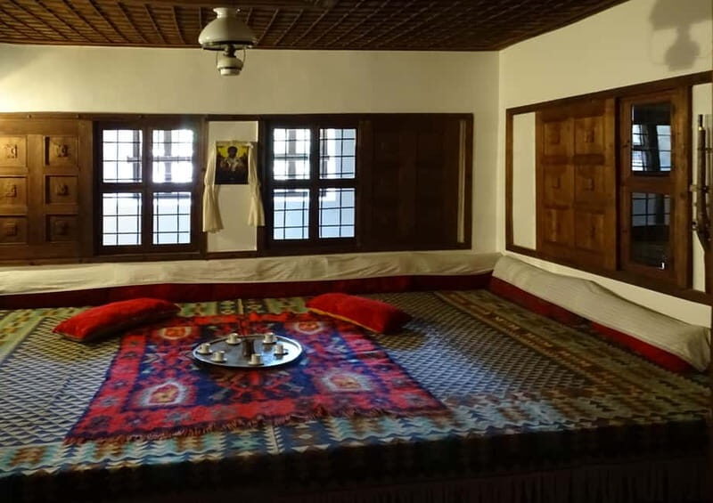 From Bucharest: Private Tour to Veliko Tarnovo and Arbanasi - Key Points