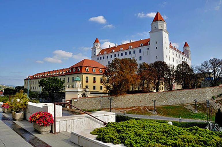 From Budapest: Bratislava Day Trip - Visiting Bratislava Castle