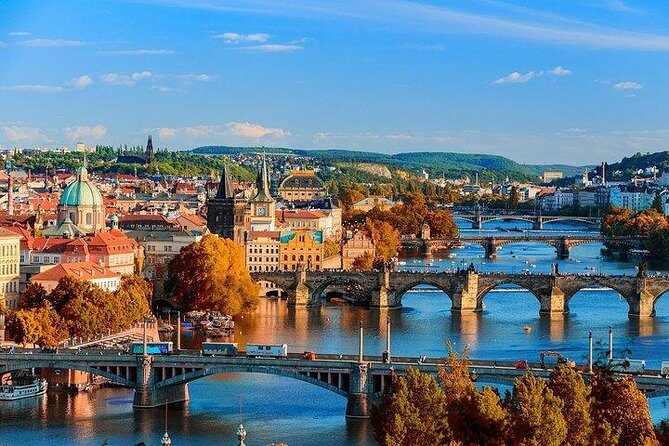 From Budapest to Prague: private transfer with a 2 hour stop - Key Points